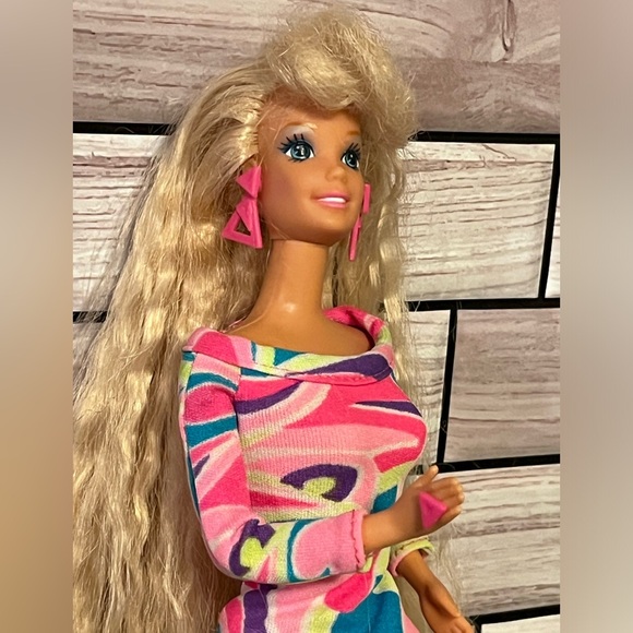 Barbies lot of 3. Two 80s and one ‘91 long hair Barbie. Great condition.See pics - Picture 7 of 10